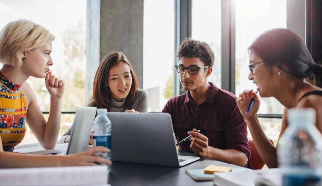 最孤独的国家，一年放假140天，帮养孩子到18岁，5%的人口是华人