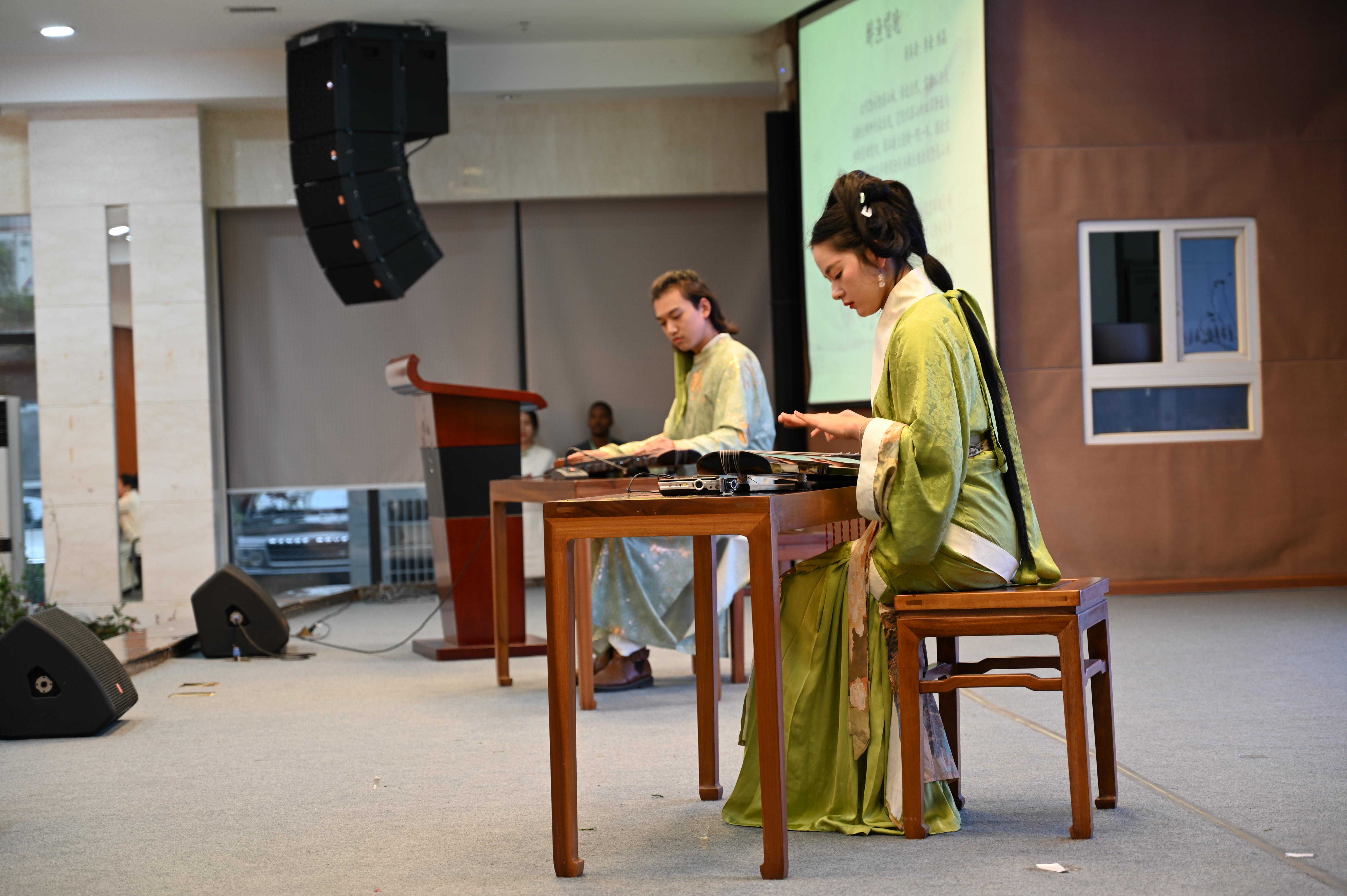 “让古琴生根发芽”——一个传承古琴文化的故事