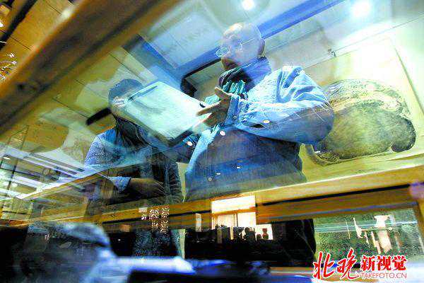 吴笠谷30年收藏300多方古砚 开创“砚学”新纪年