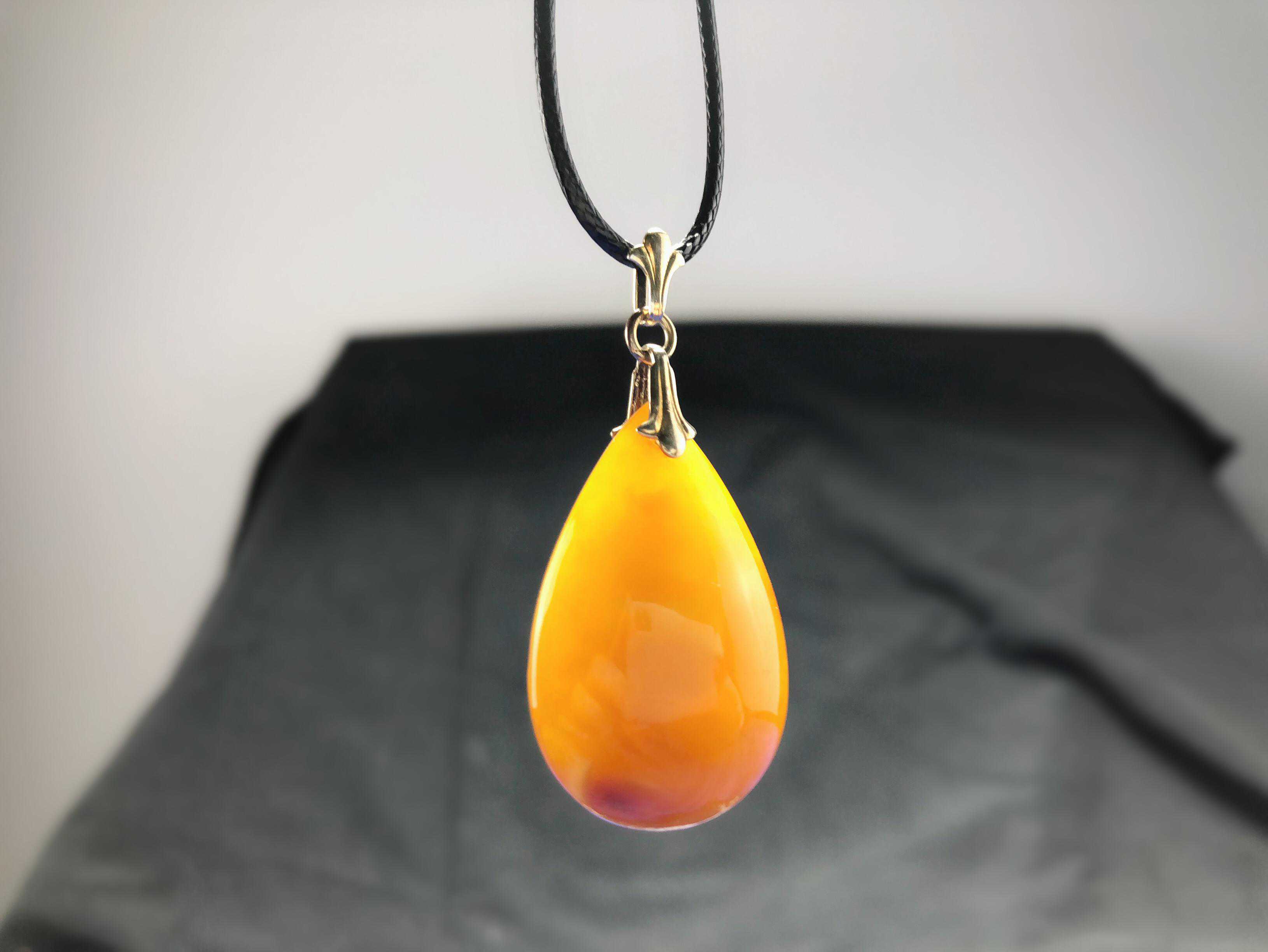 蜜蜡原石先别磨，这5种皮质很值钱！