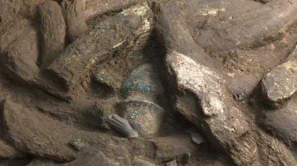 象牙、青铜神兽、纵目人顶觚形尊 三星堆惊喜新发现 象牙、青铜神兽、纵目人顶觚形尊 三星堆惊喜新发现