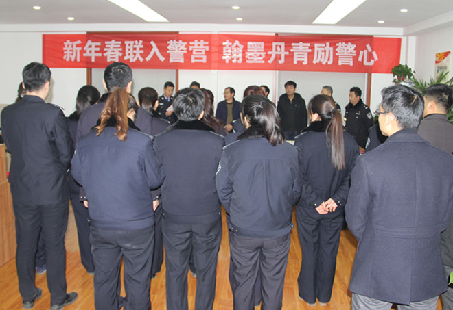 韩城市公安局举办“迎新春送春联”活动