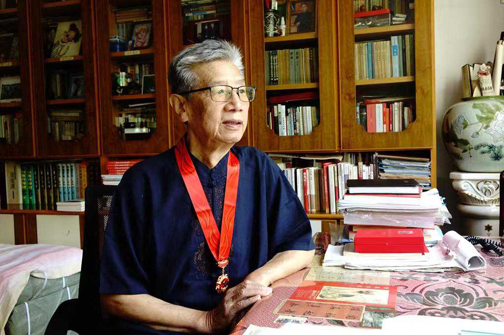 光华熠熠照后人