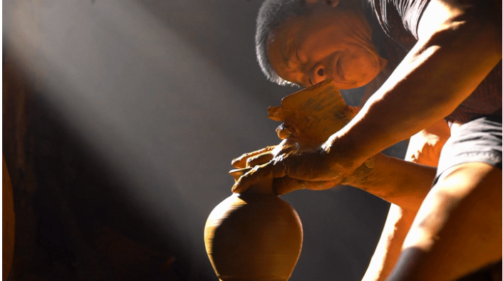 以匠心守初心 河南罗山传统“守艺人”赋予土陶新生命