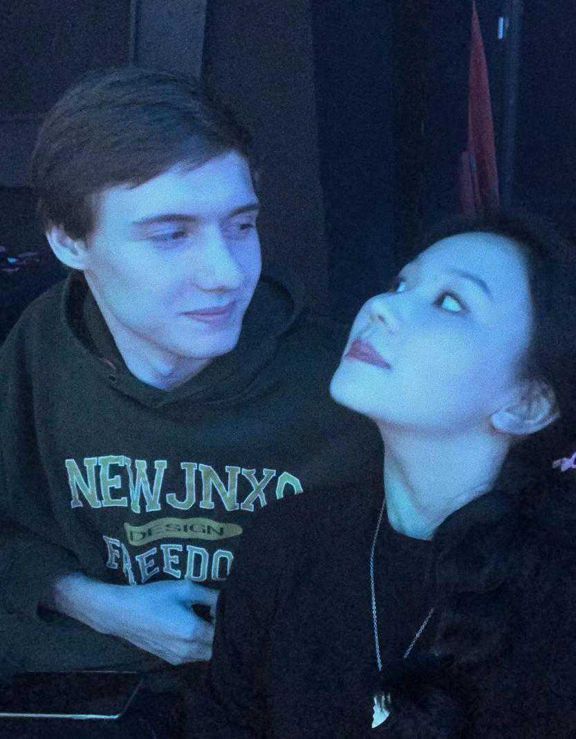 我四川女孩，俄罗斯男模特被我喝酒样子迷住，要和我结婚定居中国