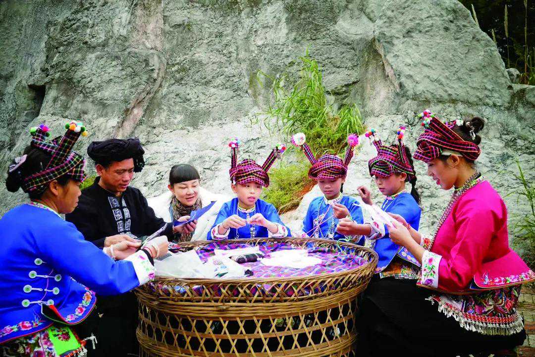 一针一线传递爱，广南壮族刺绣“绣”出美好生活