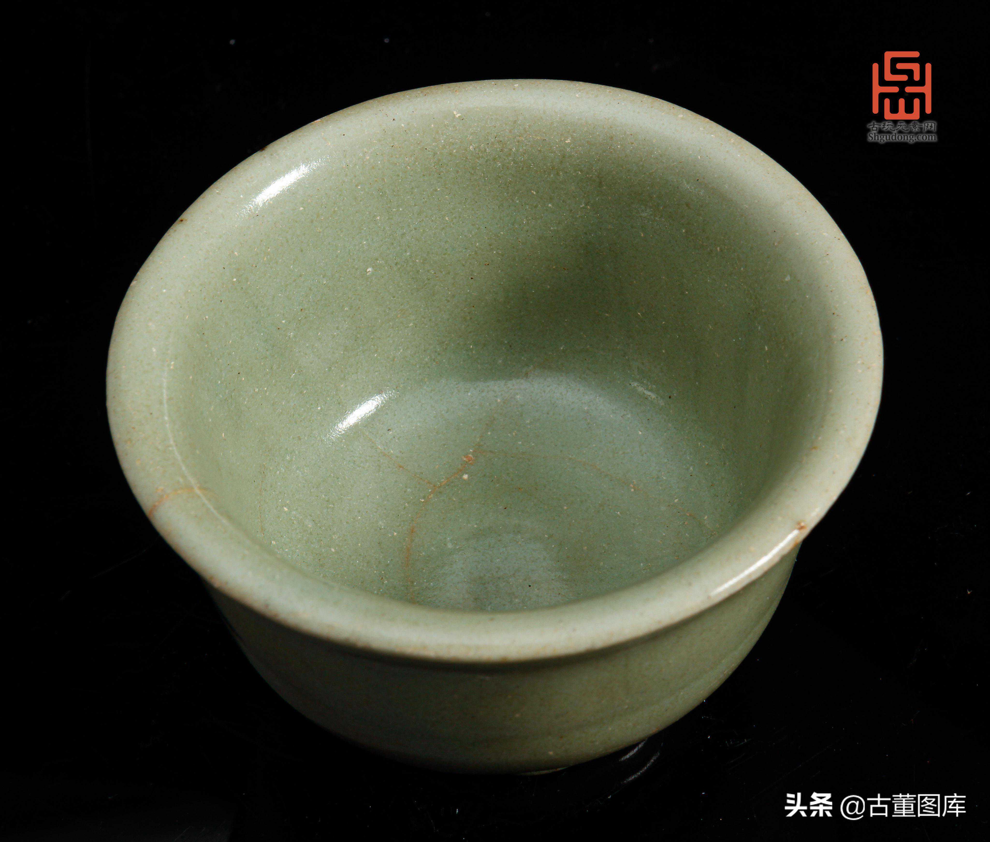 南宋龙泉窑青釉杯