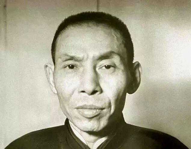 上海滩大亨杜月笙，看中母女三人，软硬兼施后全部霸占