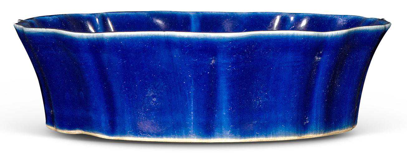 宣德 蓝釉留白一束莲纹十棱笔洗