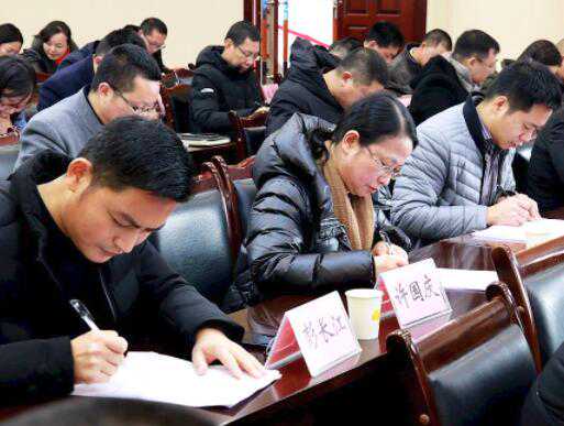 泸县：纪检干部“以考促学”强本领