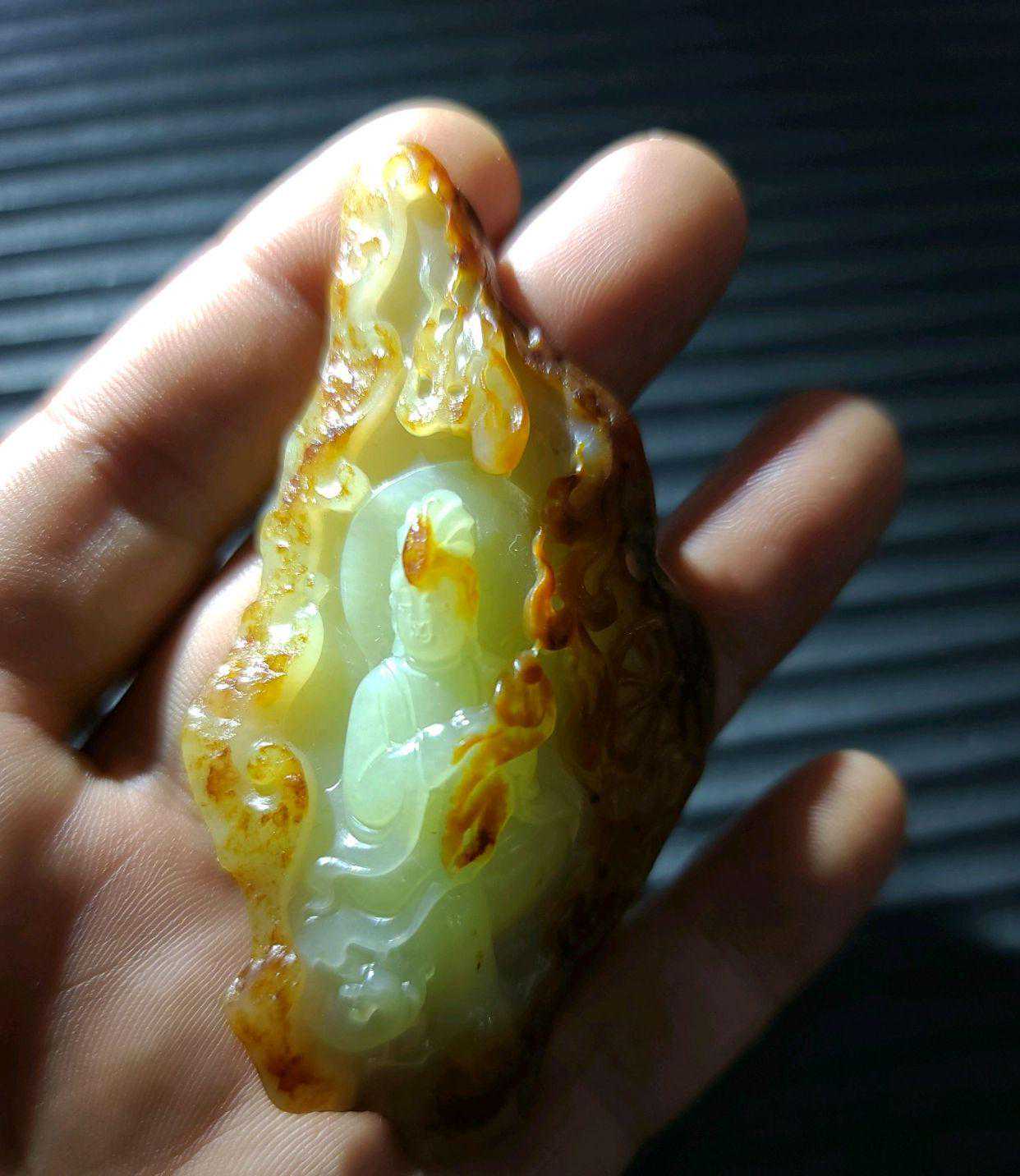 经常有玉友询问河磨玉中的独籽料是什么，本文详细解答