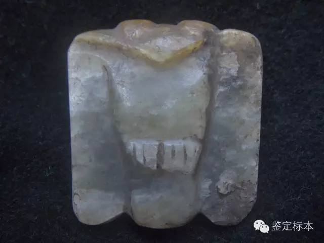 紅山折肩型玉鷹 紅山折肩型玉鷹