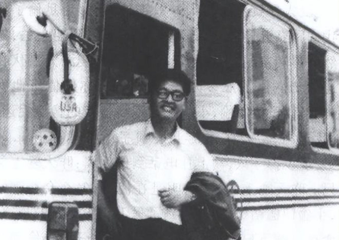 1988年，杨怀定看报纸发现秘密，用2万存款买国库券一年赚100万