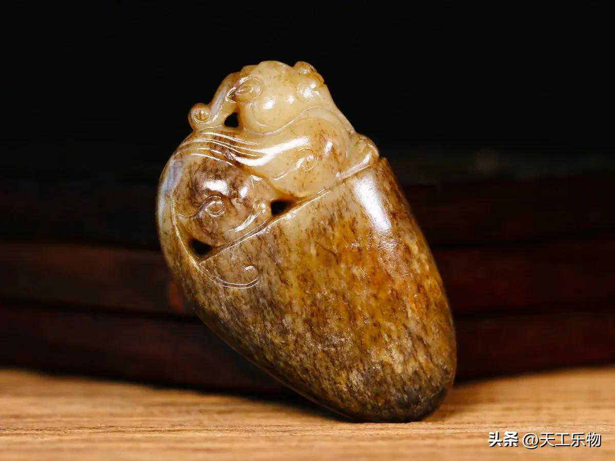 和田籽料“貔貅”！上手即油的“麻雀皮”长啥样？