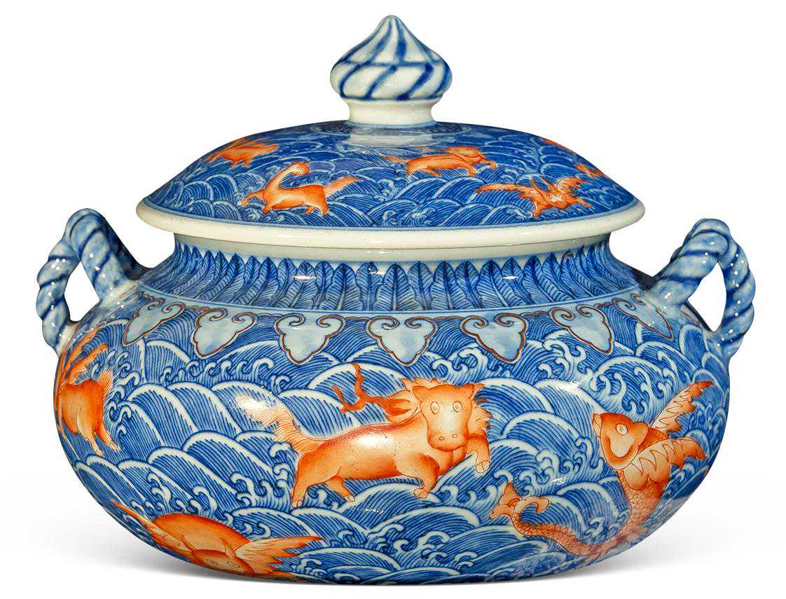 雍正 青花梵红海兽纹绳耳盖罐