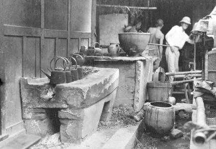 老照片揭秘老成都7丨垒起七星灶 铜壶煮三江