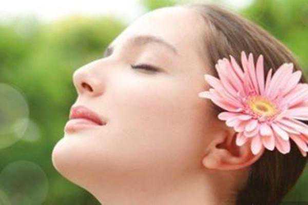 眼角出现皱纹怎么解，3个窍门轻松消除皱纹，看过的都已经收藏了